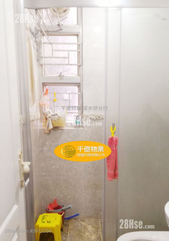 Golden Court Sell 2 Bedrooms 329 ft²