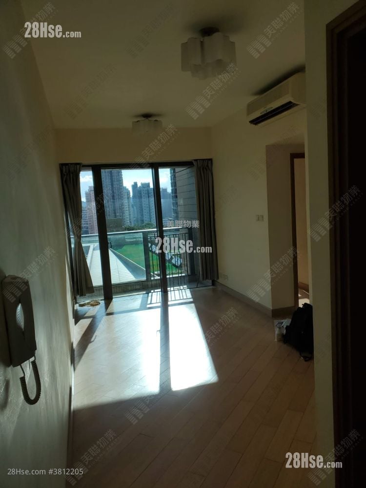 Yoho Midtown Rental 901 ft²