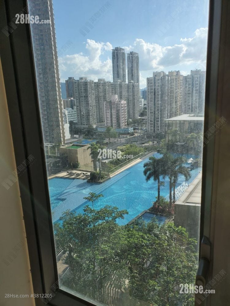 Yoho Midtown Rental 901 ft²