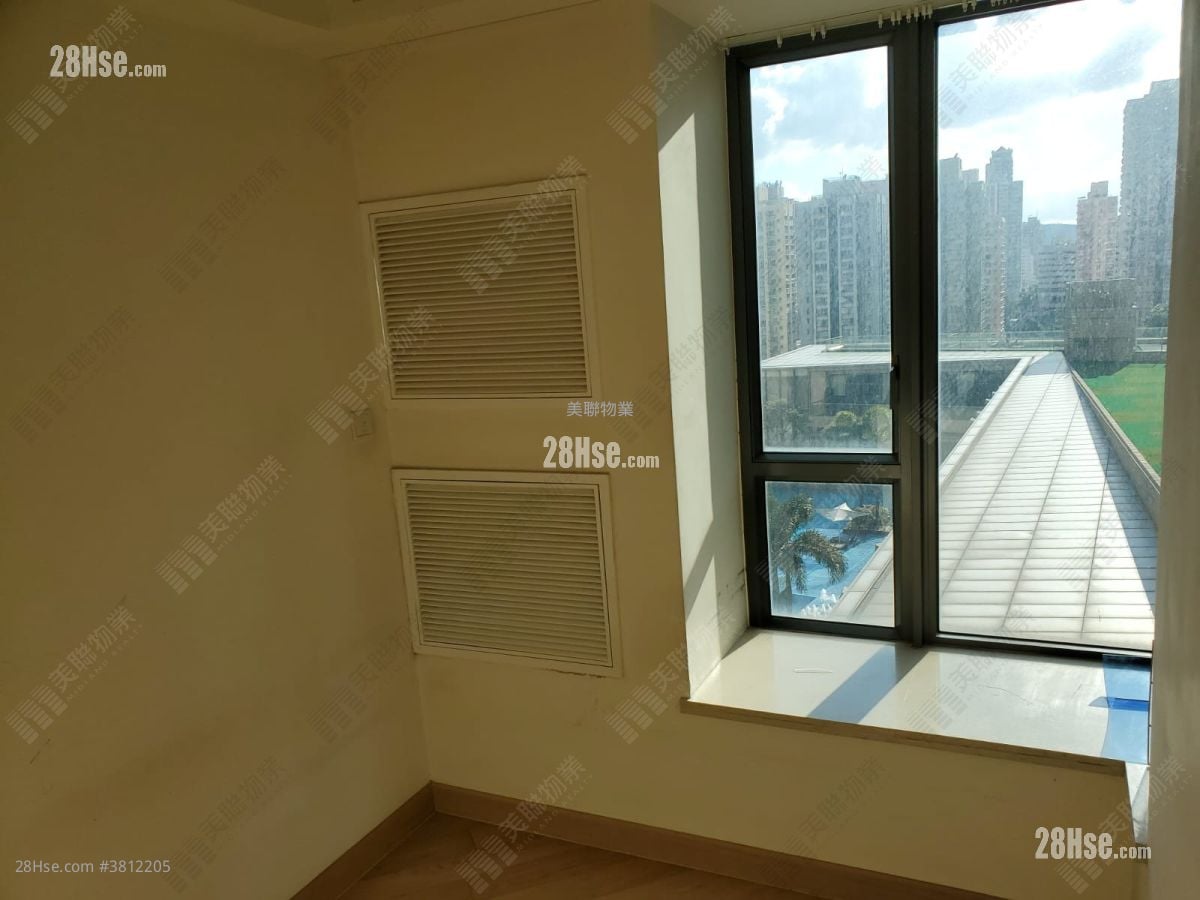 Yoho Midtown Rental 901 ft²