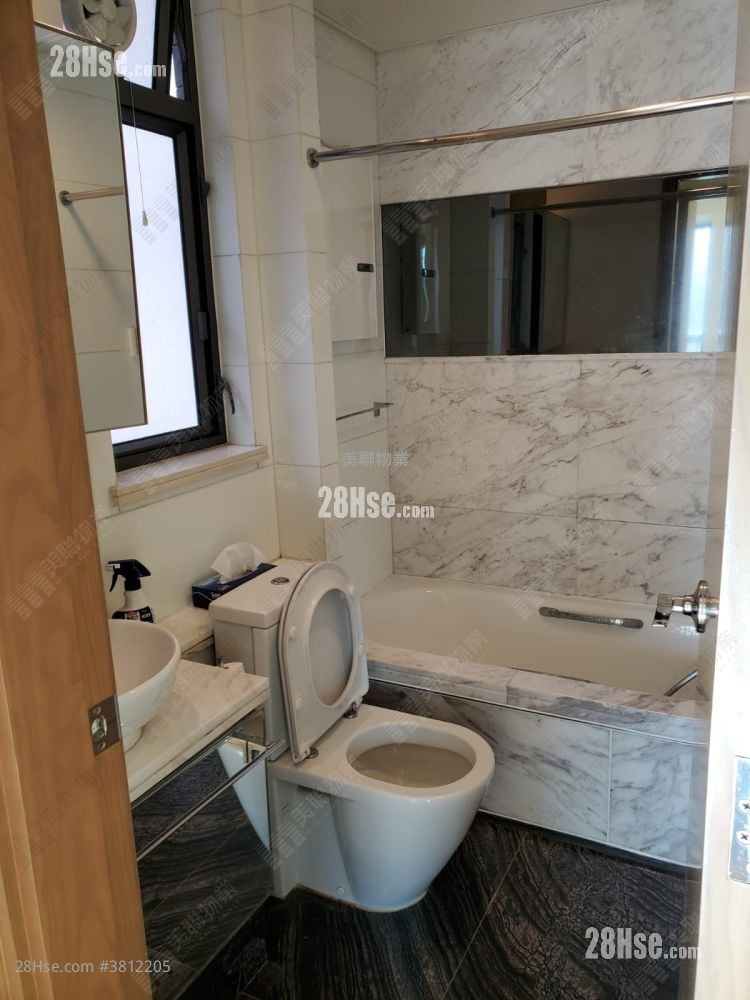 Yoho Midtown Rental 901 ft²