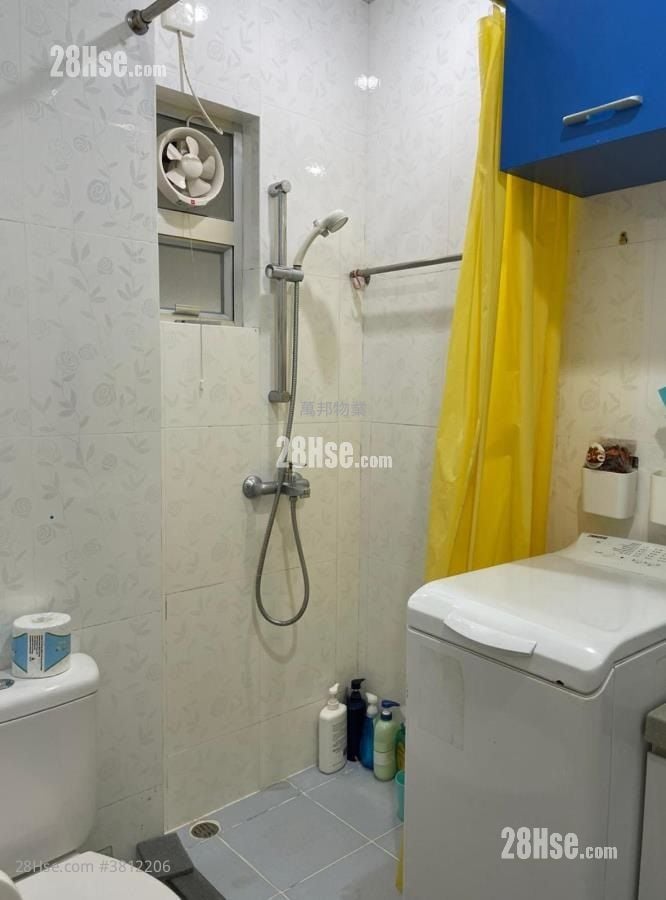 Ming Nga Court Sell 2 Bedrooms , 1 Bathroom 338 ft²