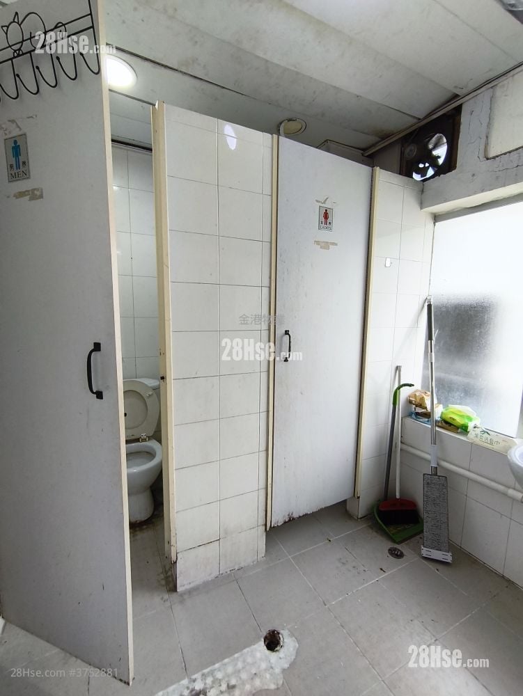 Heng Ngai Jewelry Centre Rental 1 Toilet