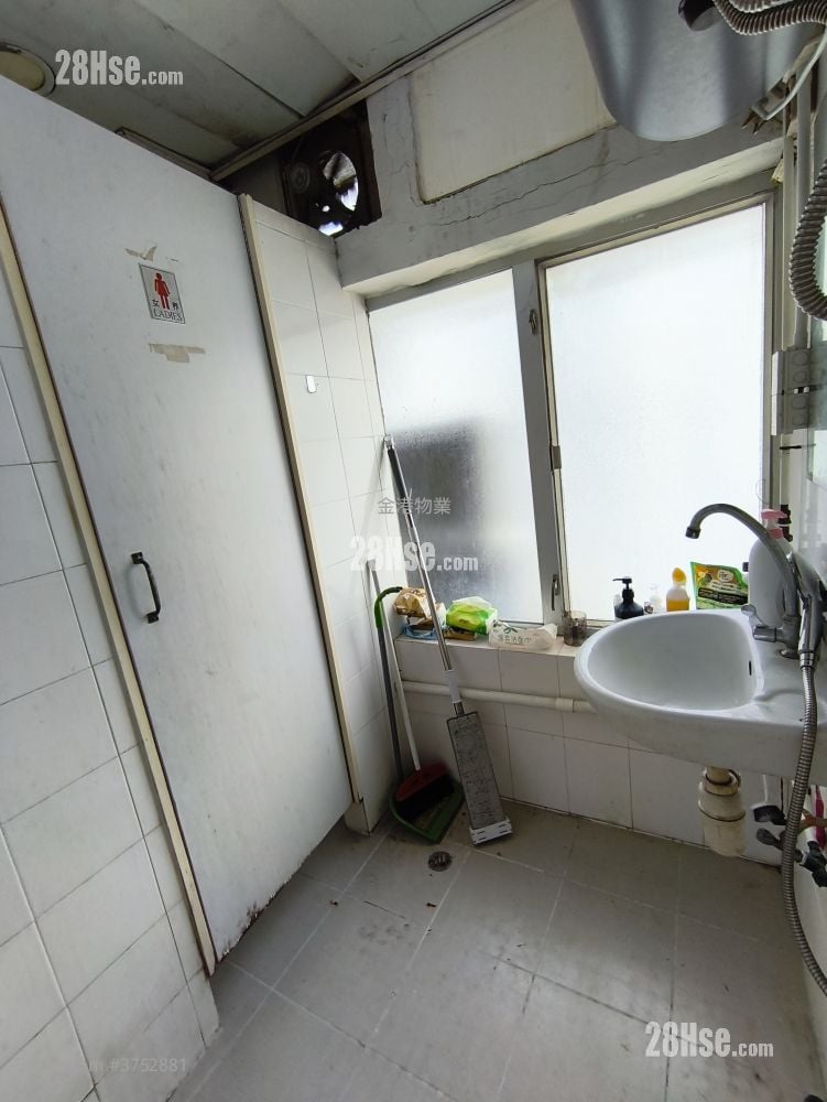 Heng Ngai Jewelry Centre Rental 1 Toilet