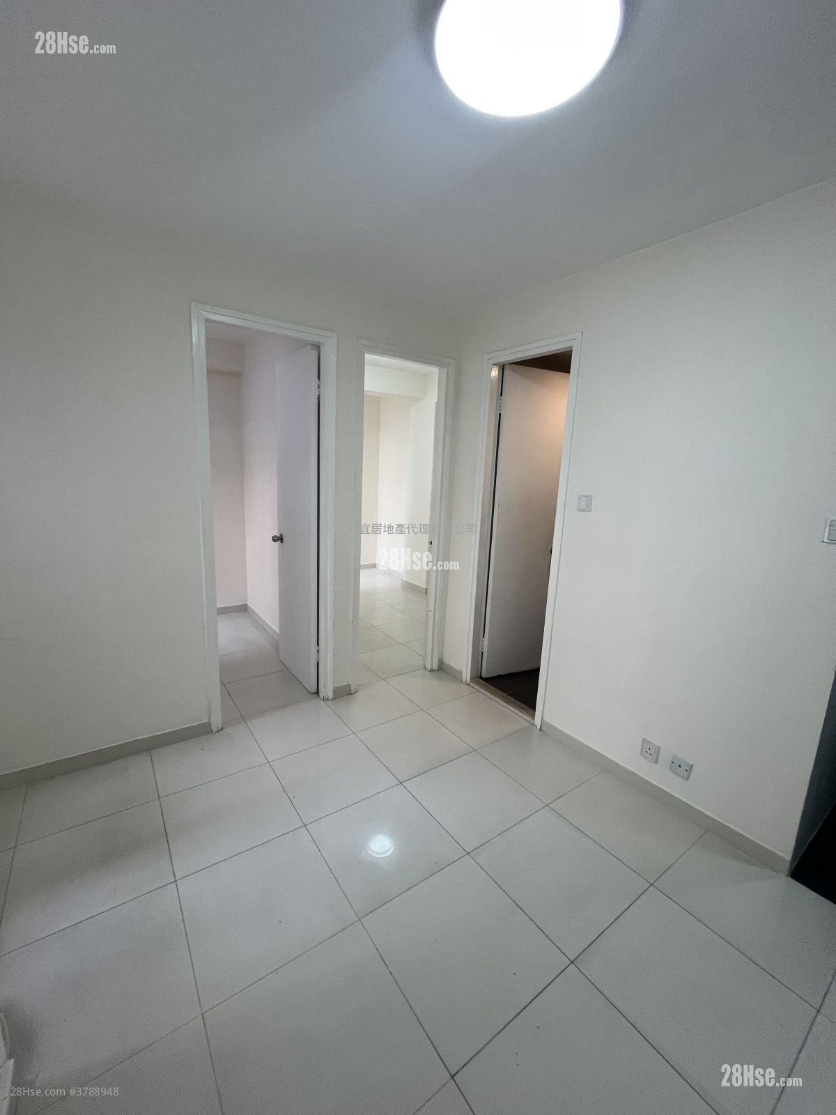 Manor Centre Rental 2 Bedrooms , 1 Bathroom 310 ft²