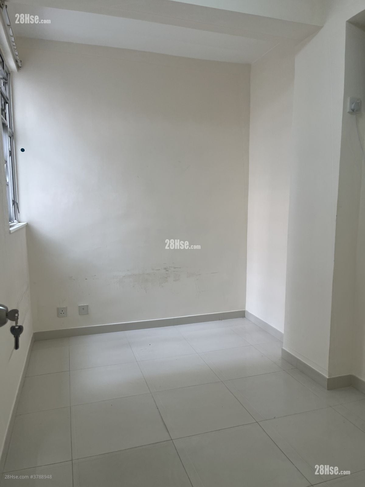 Manor Centre Rental 2 Bedrooms , 1 Bathroom 310 ft²