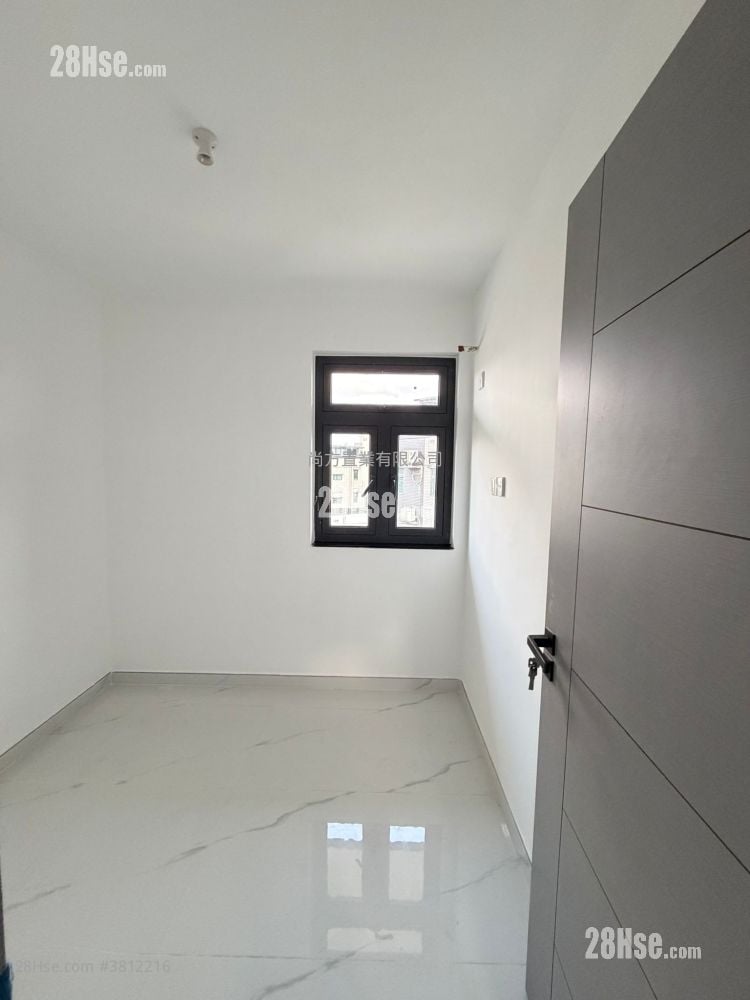 村屋 售盘 3 房 , 2 浴室 700 平方尺