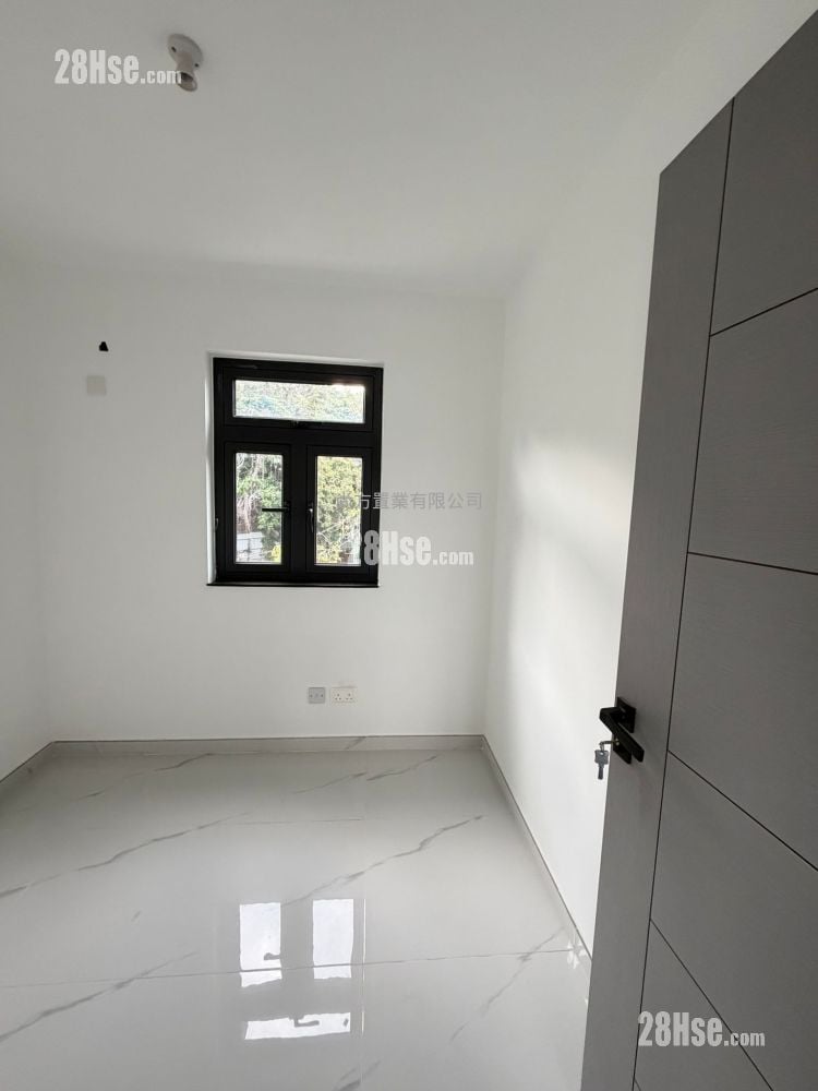 村屋 售盘 3 房 , 2 浴室 700 平方尺