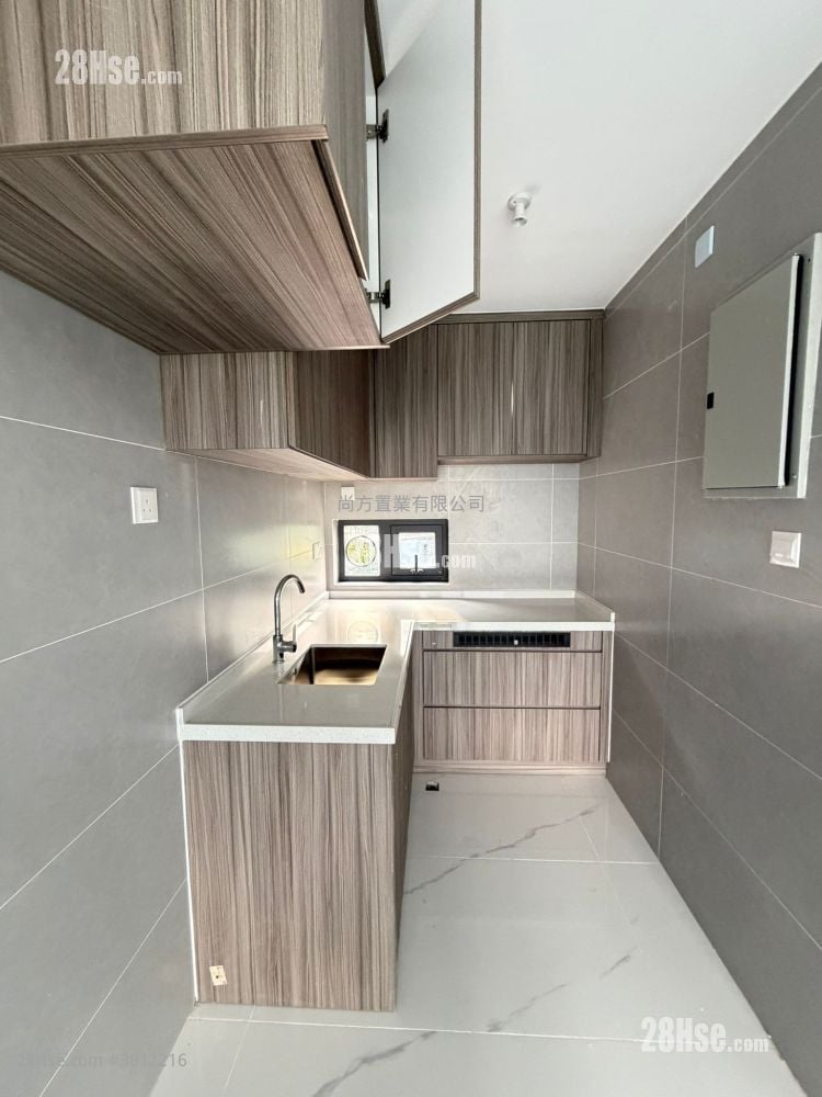 村屋 售盘 3 房 , 2 浴室 700 平方尺