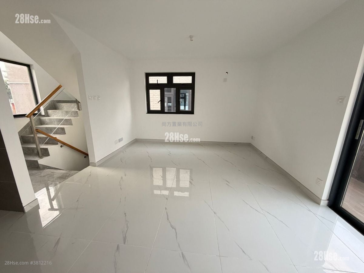 村屋 售盘 3 房 , 2 浴室 700 平方尺