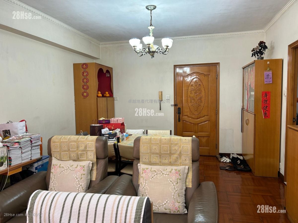 Dragon Court Sell 3 Bedrooms , 2 Bathrooms 1,143 ft²