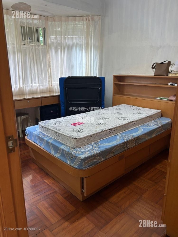 Dragon Court Sell 3 Bedrooms , 2 Bathrooms 1,143 ft²