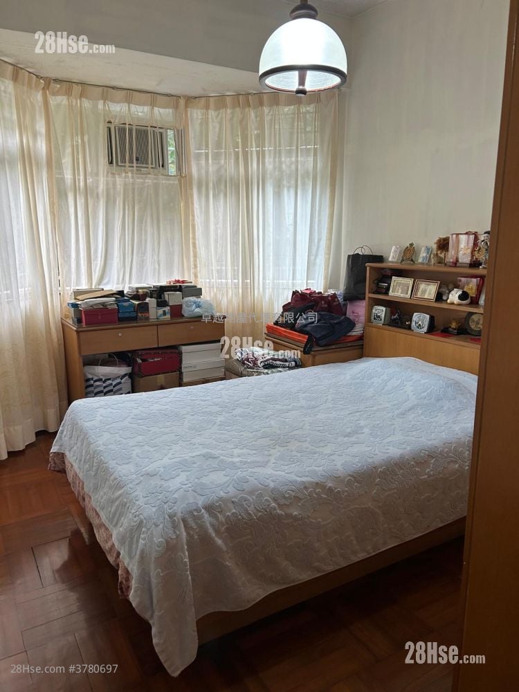 Dragon Court Sell 3 Bedrooms , 2 Bathrooms 1,143 ft²