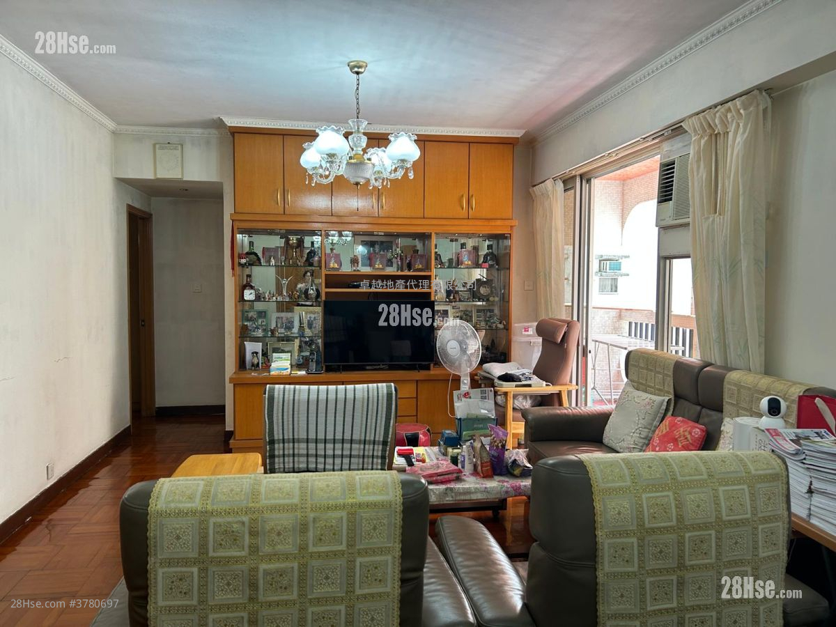 Dragon Court Sell 3 Bedrooms , 2 Bathrooms 1,143 ft²