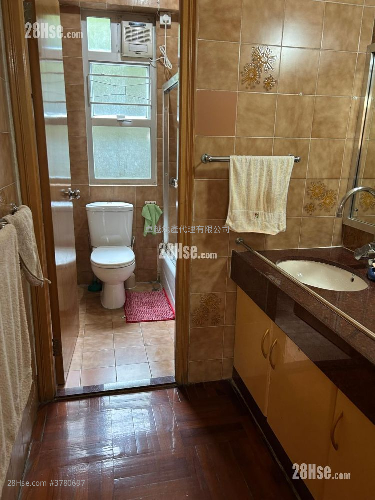 Dragon Court Sell 3 Bedrooms , 2 Bathrooms 1,143 ft²