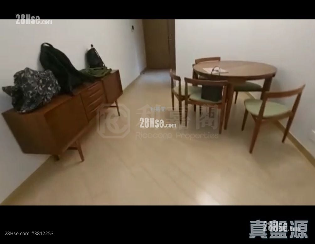 峻峦 售盘 3 房 716 平方尺