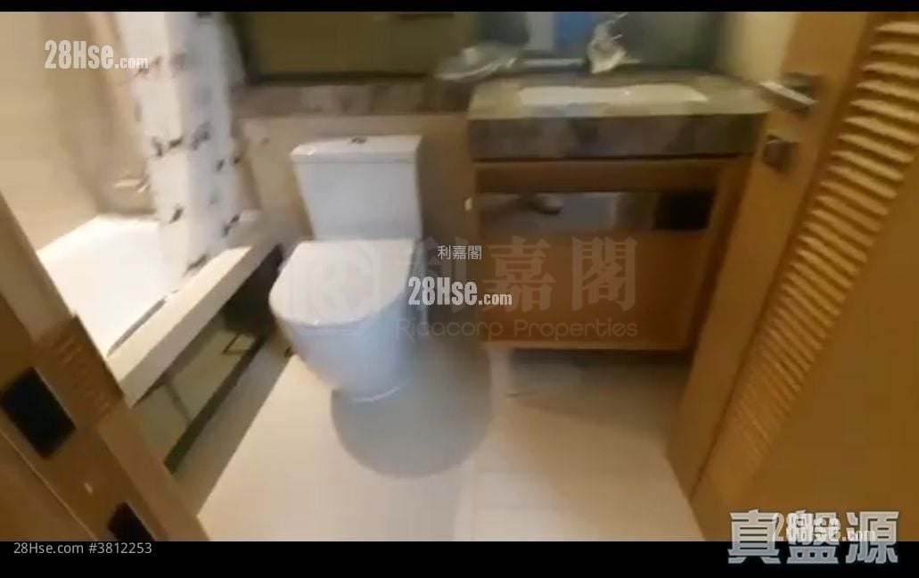 峻峦 售盘 3 房 716 平方尺