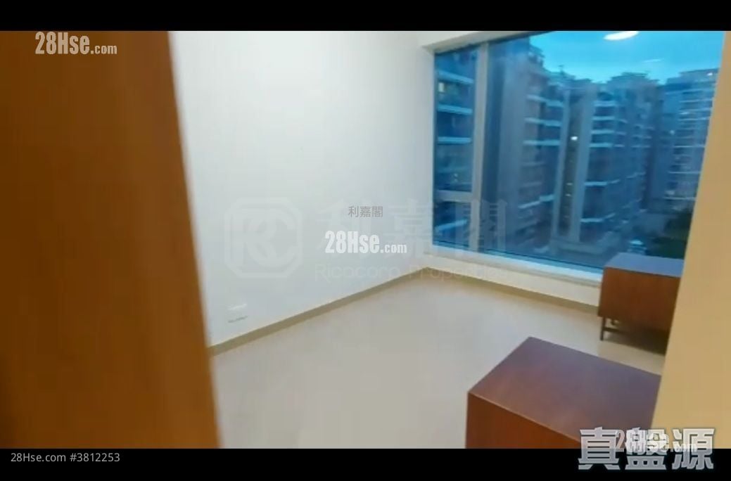 峻峦 售盘 3 房 716 平方尺