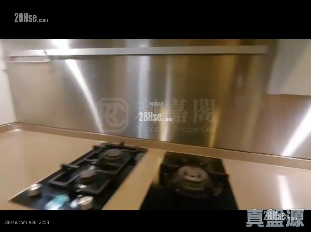 峻峦 售盘 3 房 716 平方尺