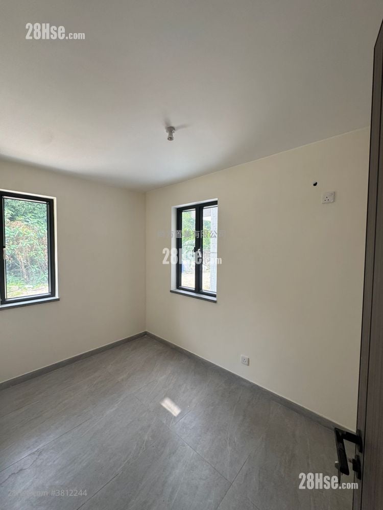 村屋 售盘 3 房 , 2 浴室 700 平方尺