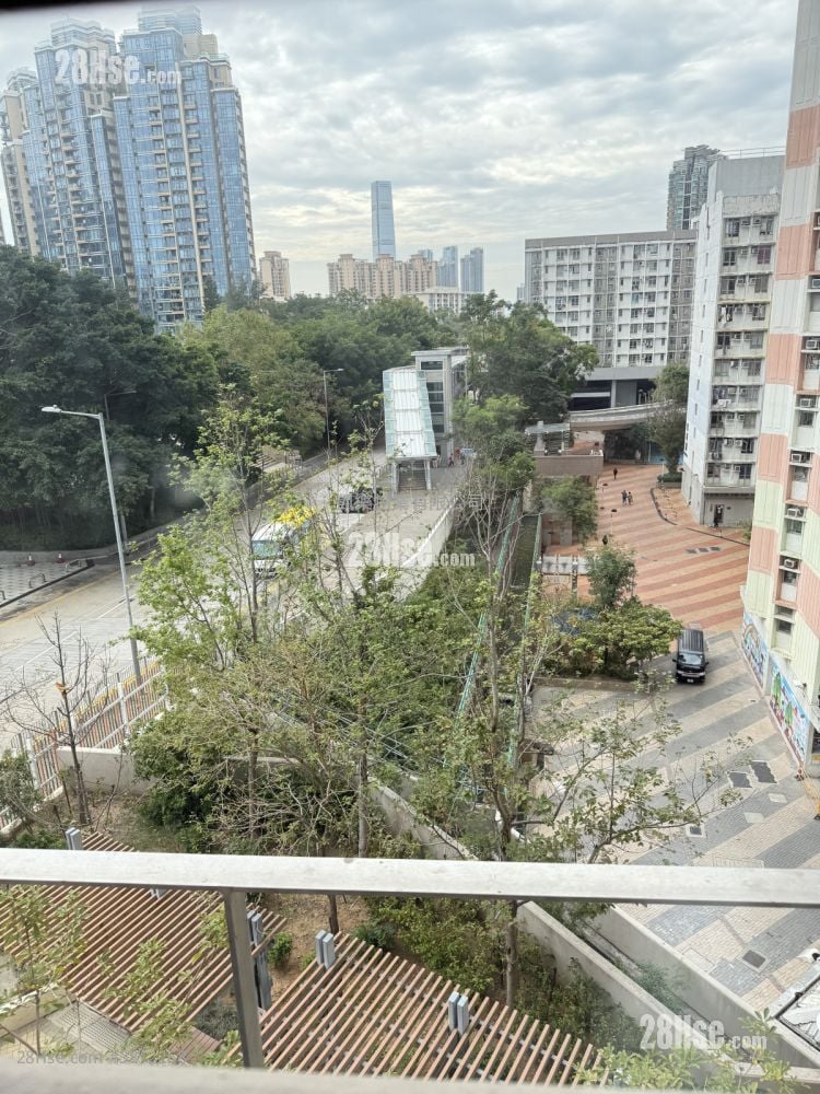 Kwun Tak Court Sell 3 Bedrooms , 1 Bathroom 568 ft²