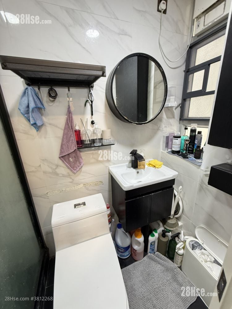 Kwun Tak Court Sell 3 Bedrooms , 1 Bathroom 568 ft²