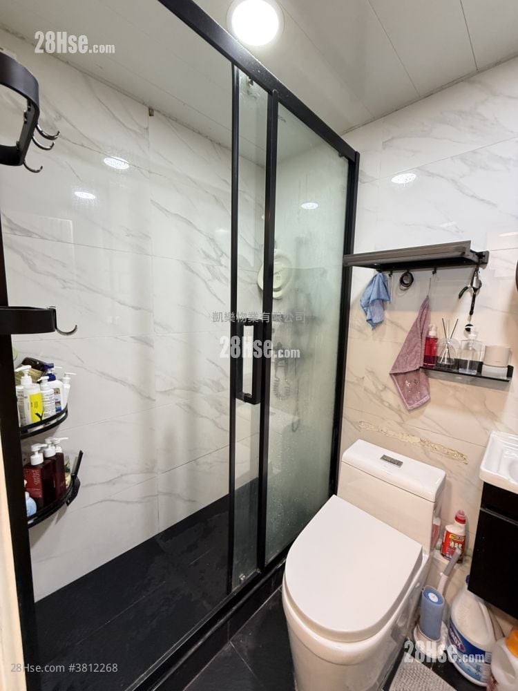 Kwun Tak Court Sell 3 Bedrooms , 1 Bathroom 568 ft²