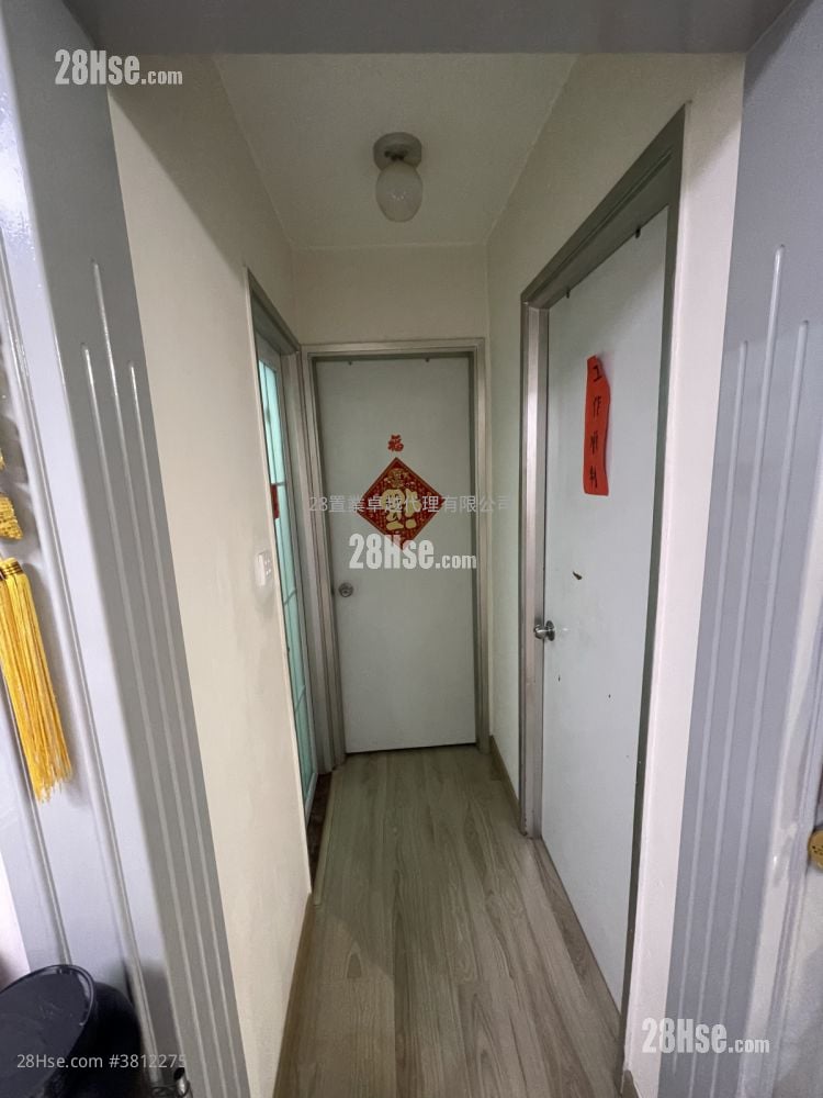 Kingswood Villas Sell 2 Bedrooms , 1 Bathroom 449 ft²