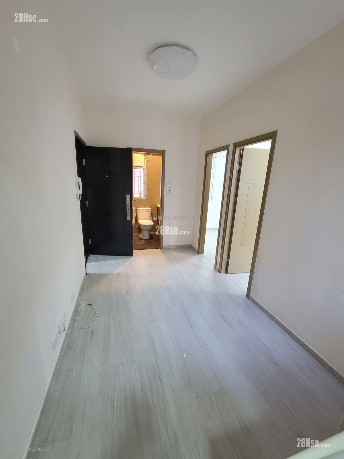 Parker's Court Rental 2 Bedrooms , 1 Bathroom 342 ft²