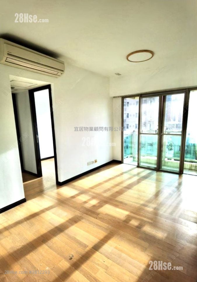 Centre Place Sell 451 ft²