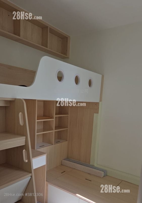 Choi Hing Court Sell 2 Bedrooms , 1 Bathroom 437 ft²