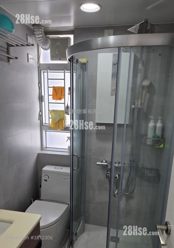 Choi Hing Court Sell 2 Bedrooms , 1 Bathroom 437 ft²