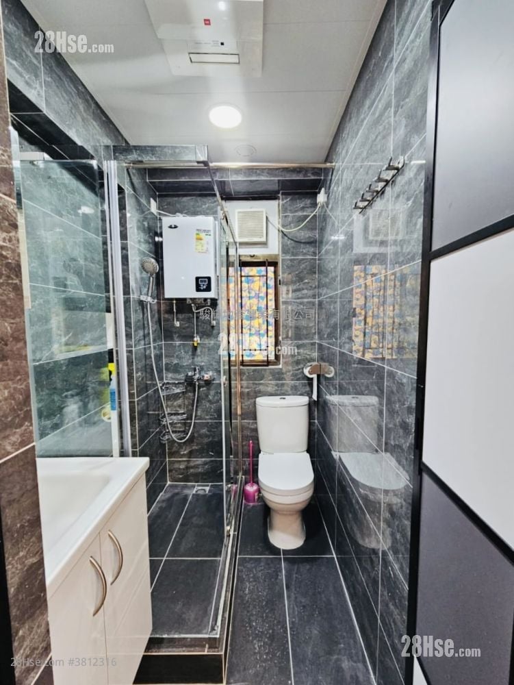 Chi Wing Court Sell 1 Bedroom , 1 Bathroom 184 ft²