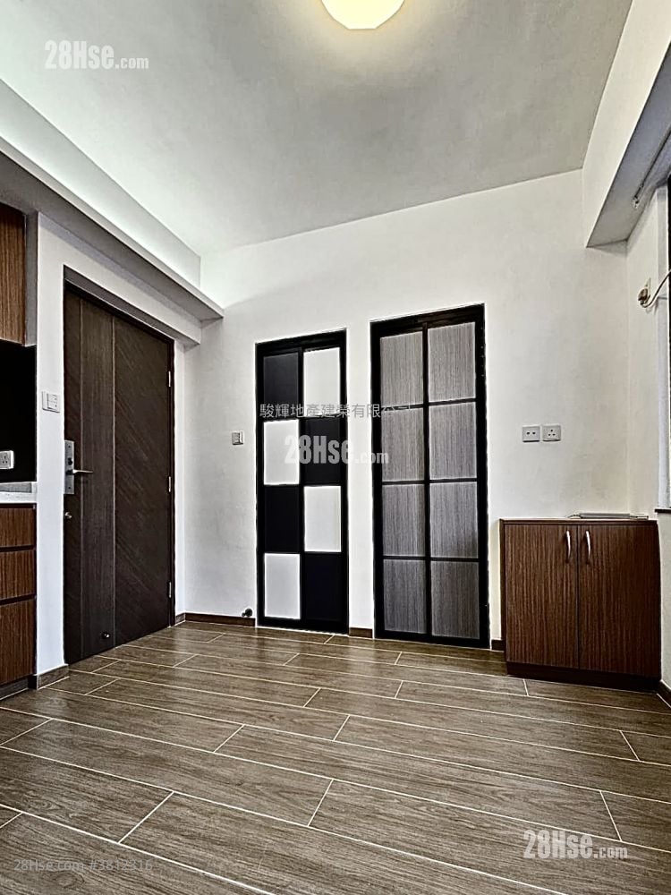 Chi Wing Court Sell 1 Bedroom , 1 Bathroom 184 ft²