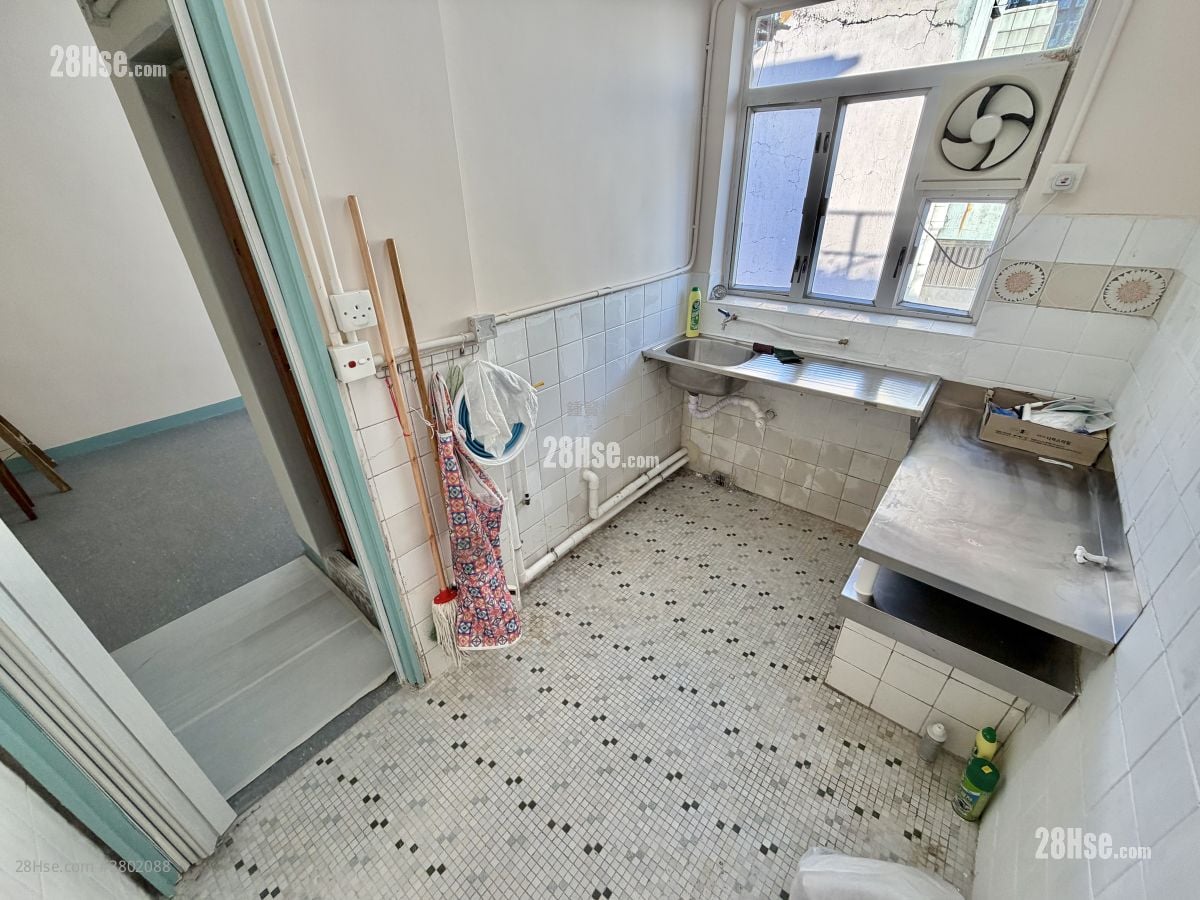 唐楼 租盘 2 房 , 1 浴室 380 平方尺