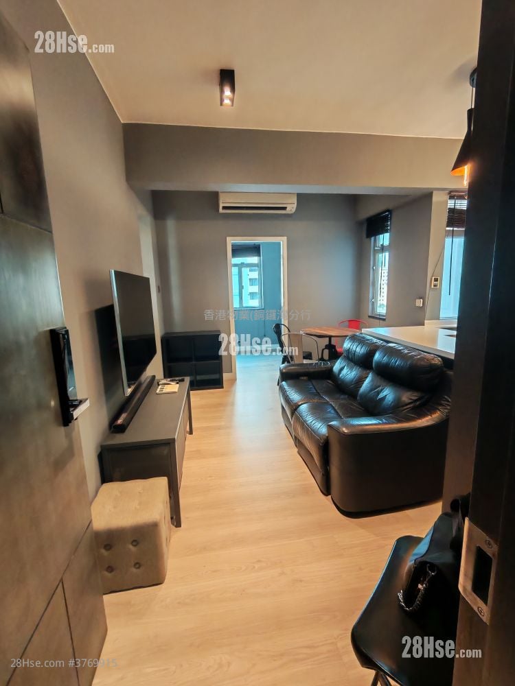 Pearl City Mansion Rental 2 Bedrooms , 1 Bathroom 424 ft²