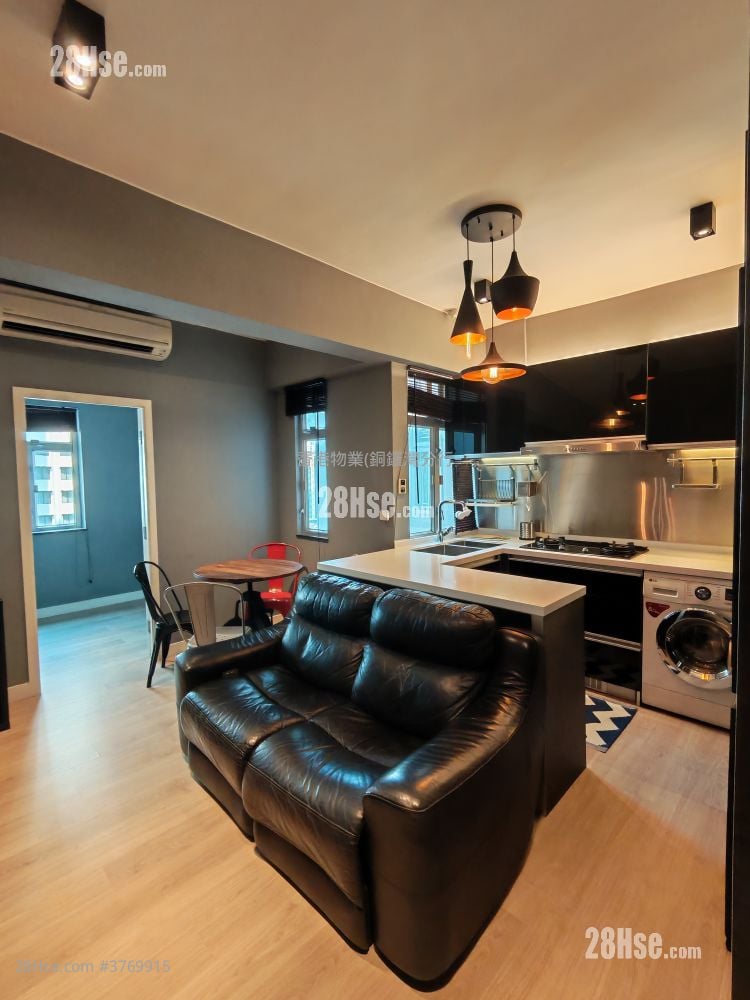 Pearl City Mansion Rental 2 Bedrooms , 1 Bathroom 424 ft²