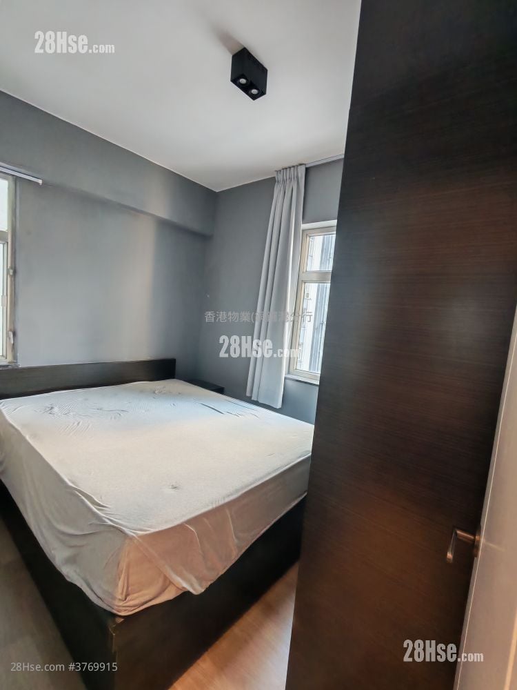 Pearl City Mansion Rental 2 Bedrooms , 1 Bathroom 424 ft²