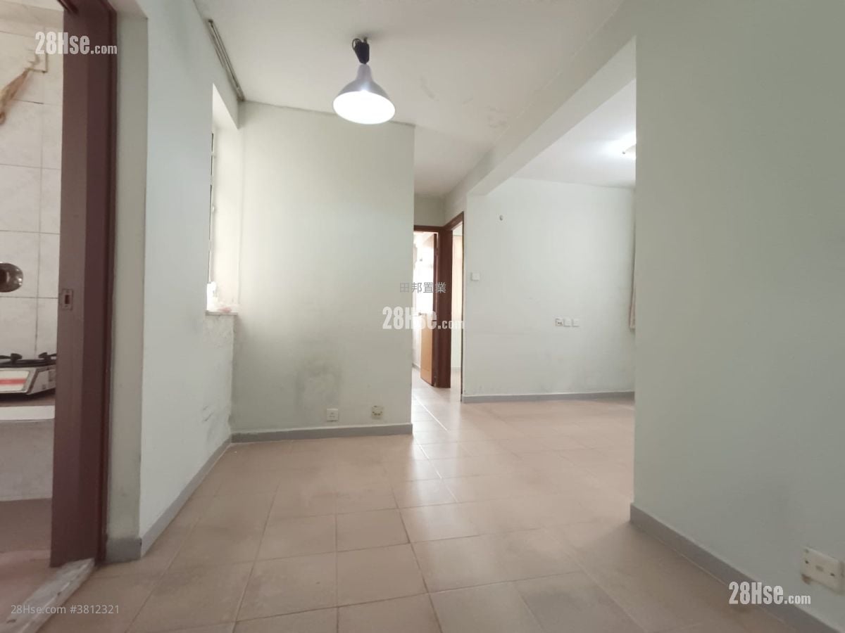 Tsuen Wan Centre Sell 2 Bedrooms 354 ft²