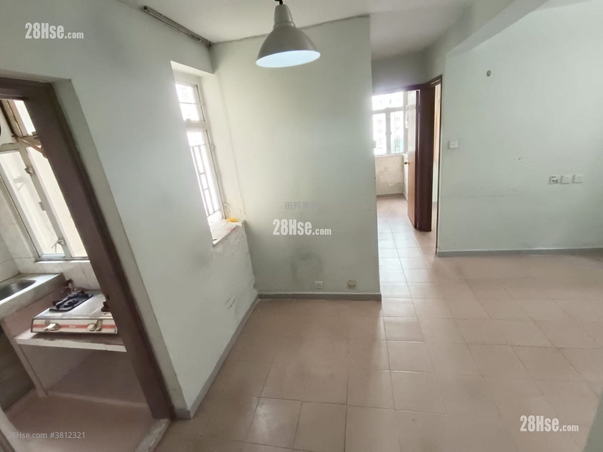 Tsuen Wan Centre Sell 2 Bedrooms 354 ft²