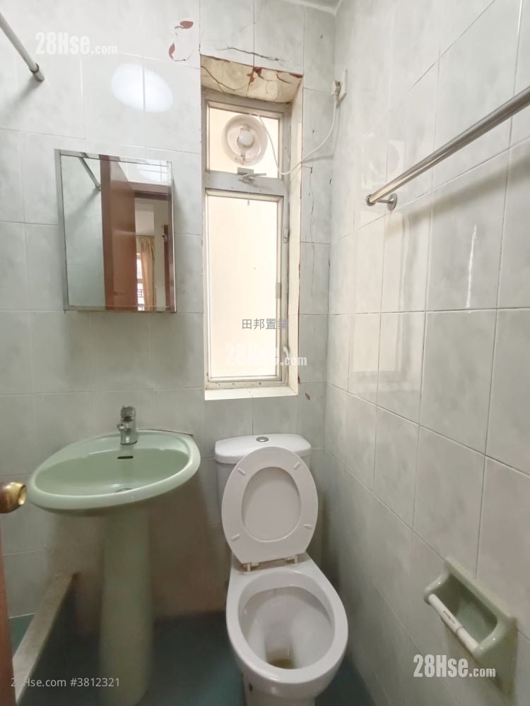 Tsuen Wan Centre Sell 2 Bedrooms 354 ft²