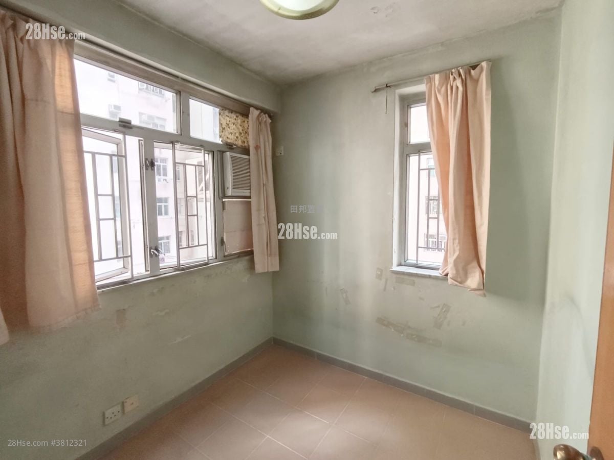 Tsuen Wan Centre Sell 2 Bedrooms 354 ft²