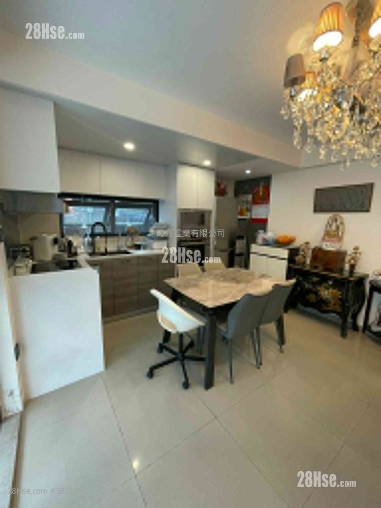 村屋 售盤 3 房 , 2 浴室 700 平方呎