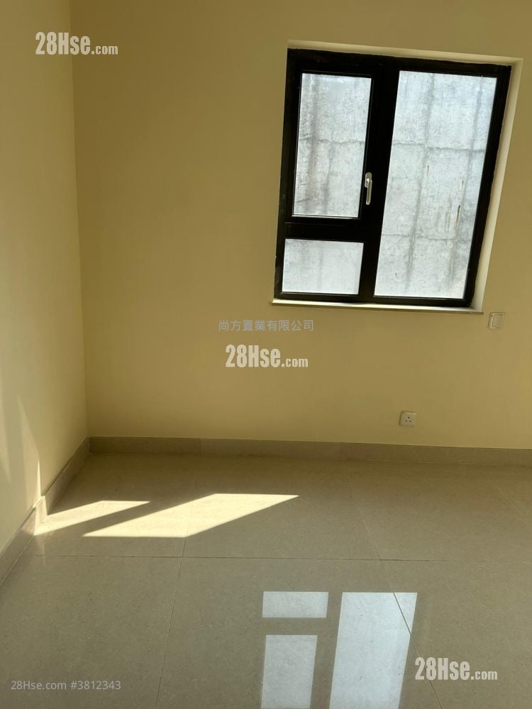 村屋 售盤 3 房 , 1 浴室 700 平方呎