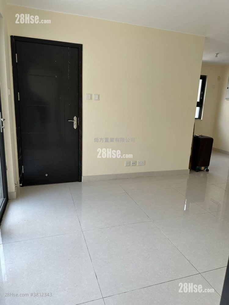 村屋 售盤 3 房 , 1 浴室 700 平方呎