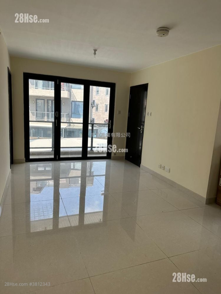 村屋 售盤 3 房 , 1 浴室 700 平方呎