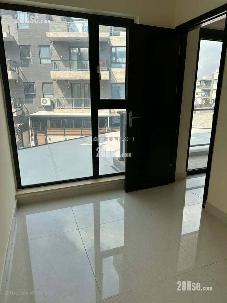 村屋 售盤 3 房 , 1 浴室 700 平方呎