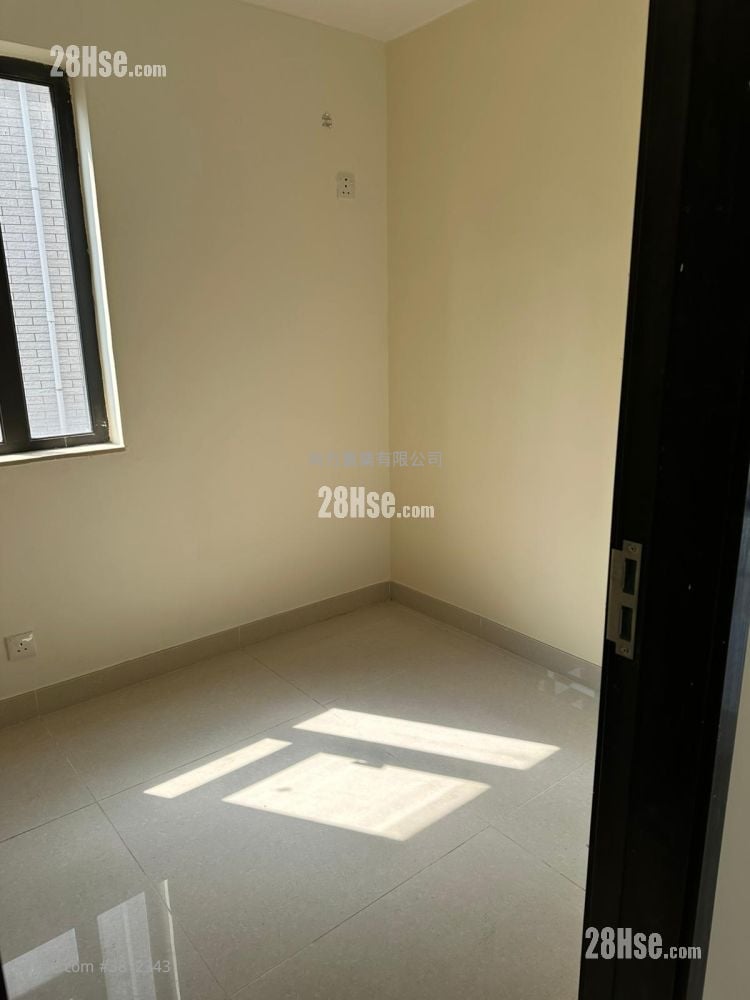 村屋 售盤 3 房 , 1 浴室 700 平方呎