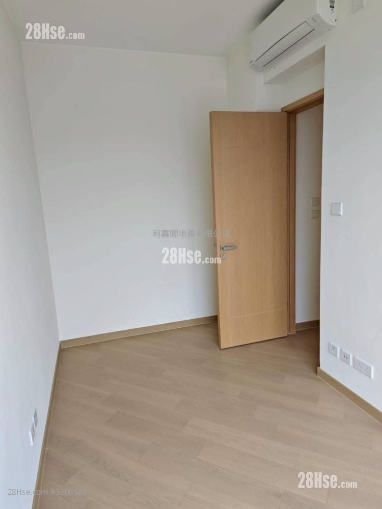 Grand Mayfair  Sell 2 Bedrooms 445 ft²