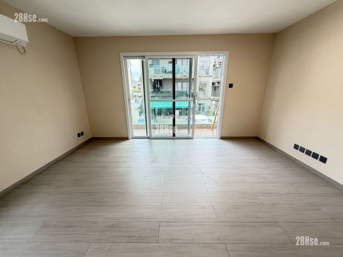 Village Sell 4 Bedrooms , 3 Bathrooms 1,400 ft²